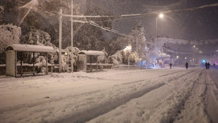 Έντονες χιονοπτώσεις στην Αττική- Χάρτης χιονόστρωσης 05-06/02/2023